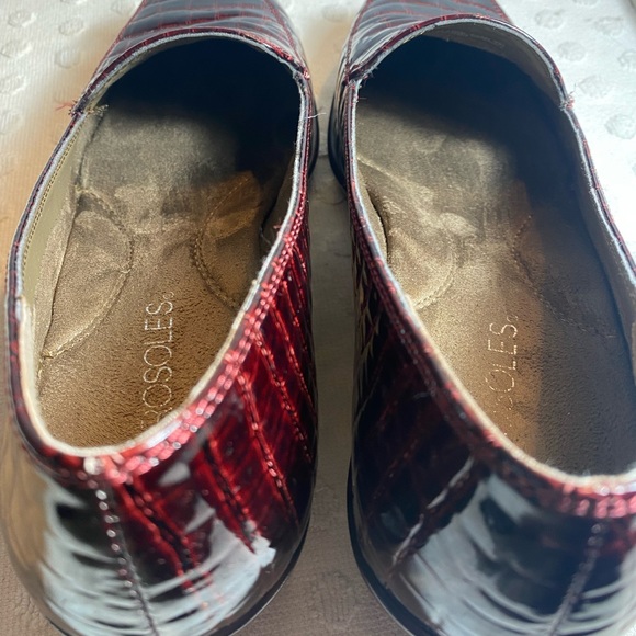 Aerosoles Women's Final Exam Wedge
women's burgundy Crocodile Loafers - Picture 6 of 16